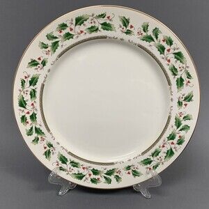 Royal Limited Holly Holiday Dinner Plate Gold Trim Berries Japan Light Scratch